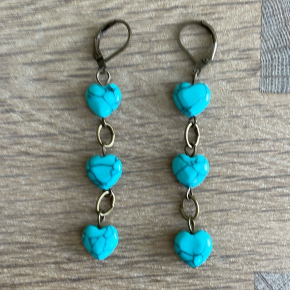 HAND CRAFTED EARRINGS Triple Turquoise Magnesite Hearts - Picture 1 of 12